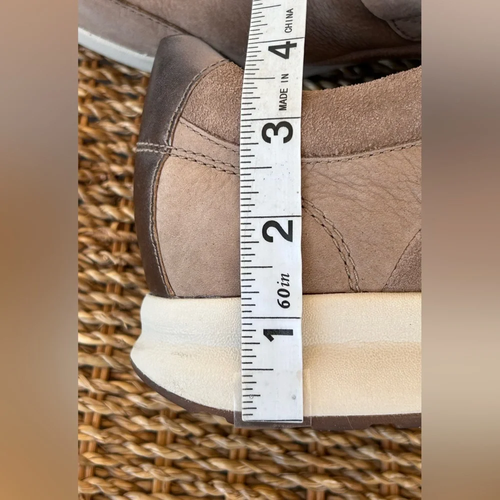 Clarks‎ Unstructured Women’s Leather Un Adorn Lo Sneaker Taupe Size 10M